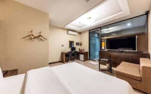 Standard Double Room - Photo 1
