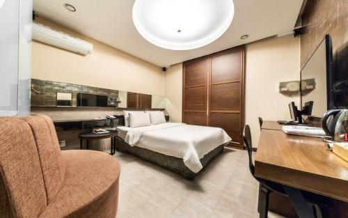 Standard Double Room - Photo 4