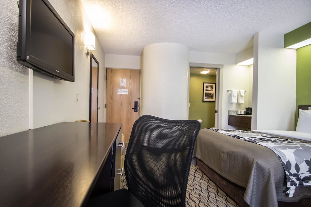 Standard Room, 2 Double Beds, Non Smoking - Photo 3