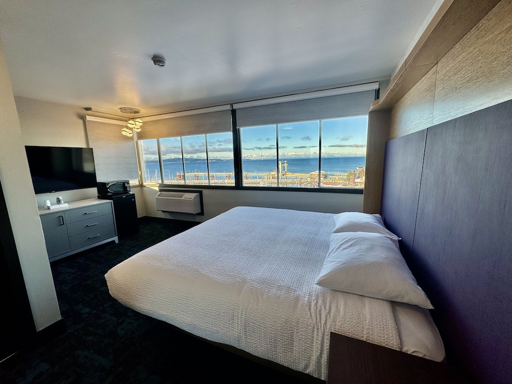 Classic Room, 1 King Bed photo 2