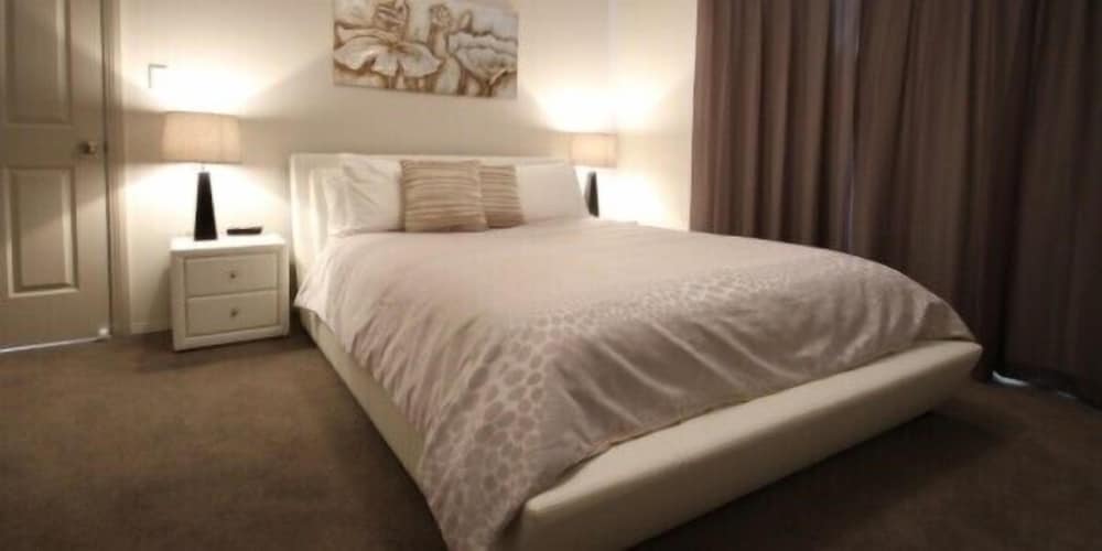 Deluxe Villa, 3 Bedrooms (Shiraz)