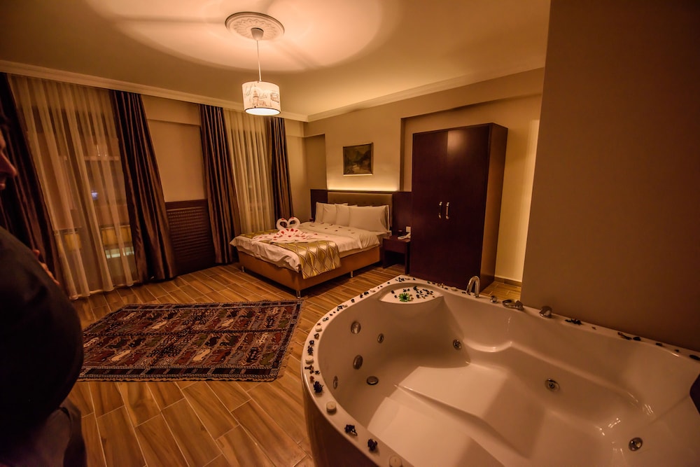 Deluxe Double Room, Jetted Tub photo 2