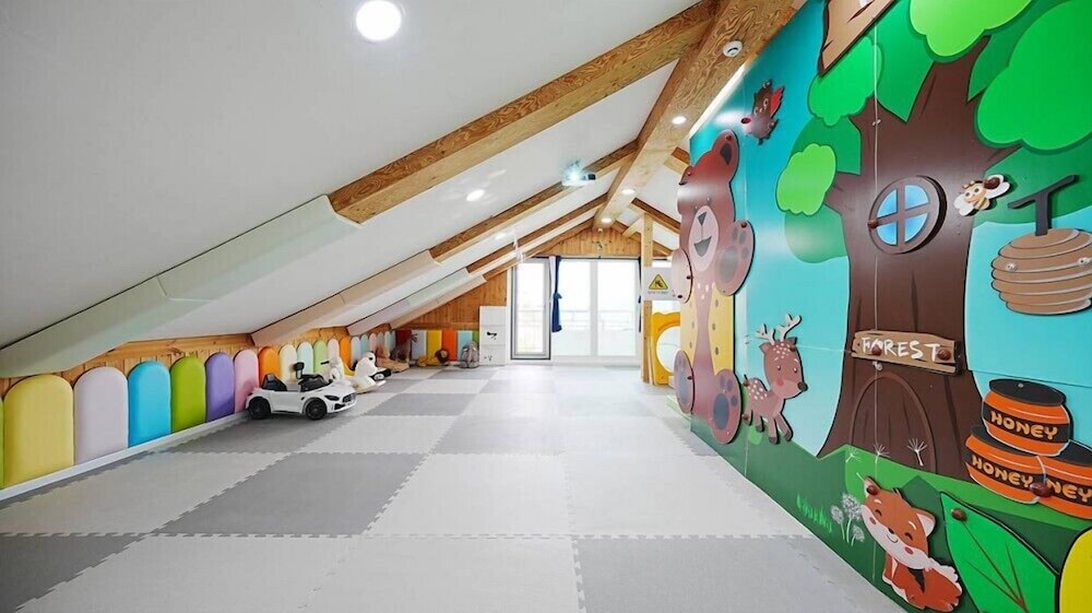 Room (Kids Private House) - Photo 11