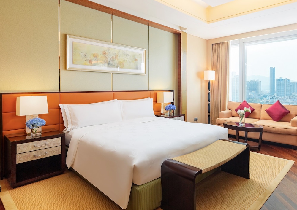 Deluxe King Bed Room - Photo 2