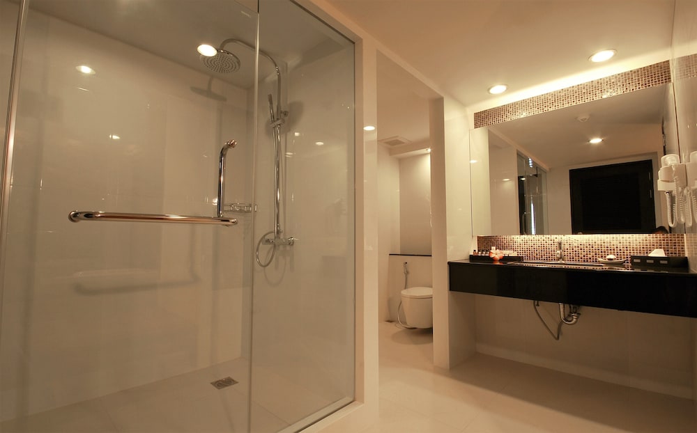 Diplomat Corner Suite photo 3