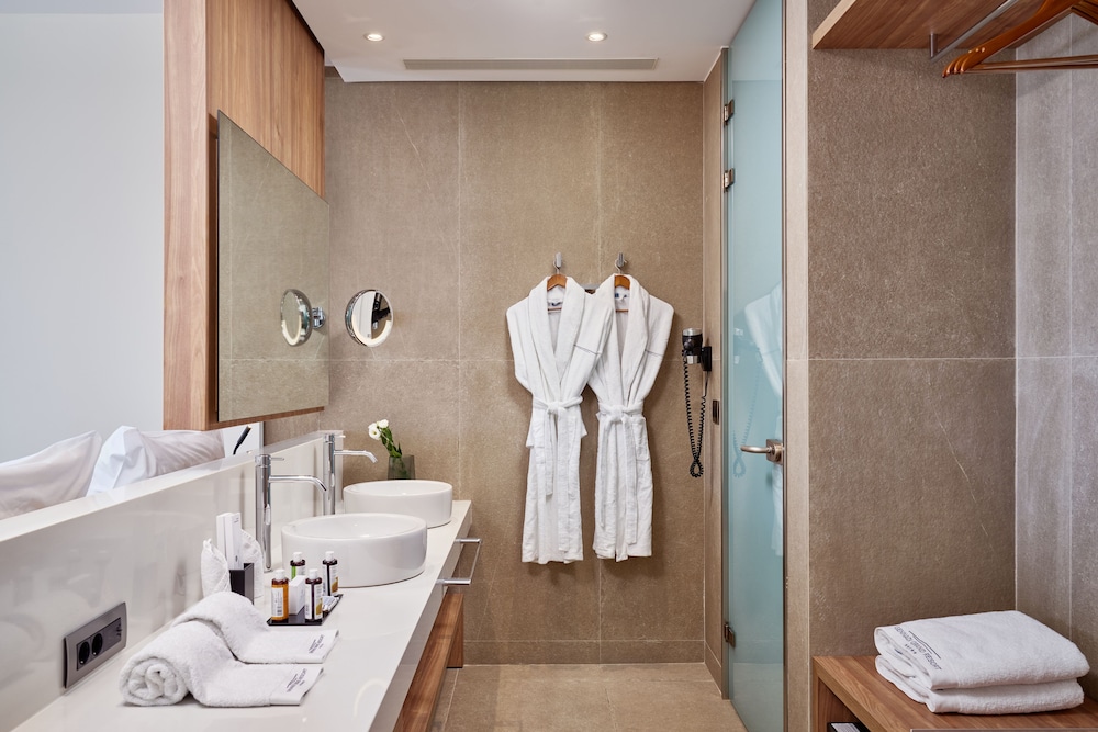 Junior Suite, Private Pool, Sea View, Beachfront