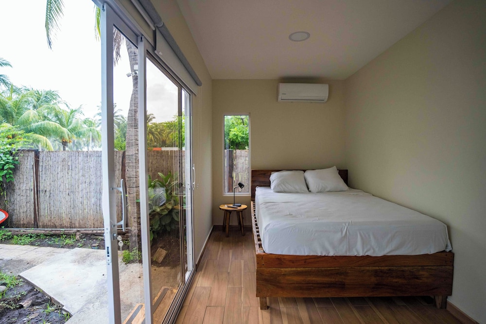 Habitación Básica, 1 cama queen, vista al patio.