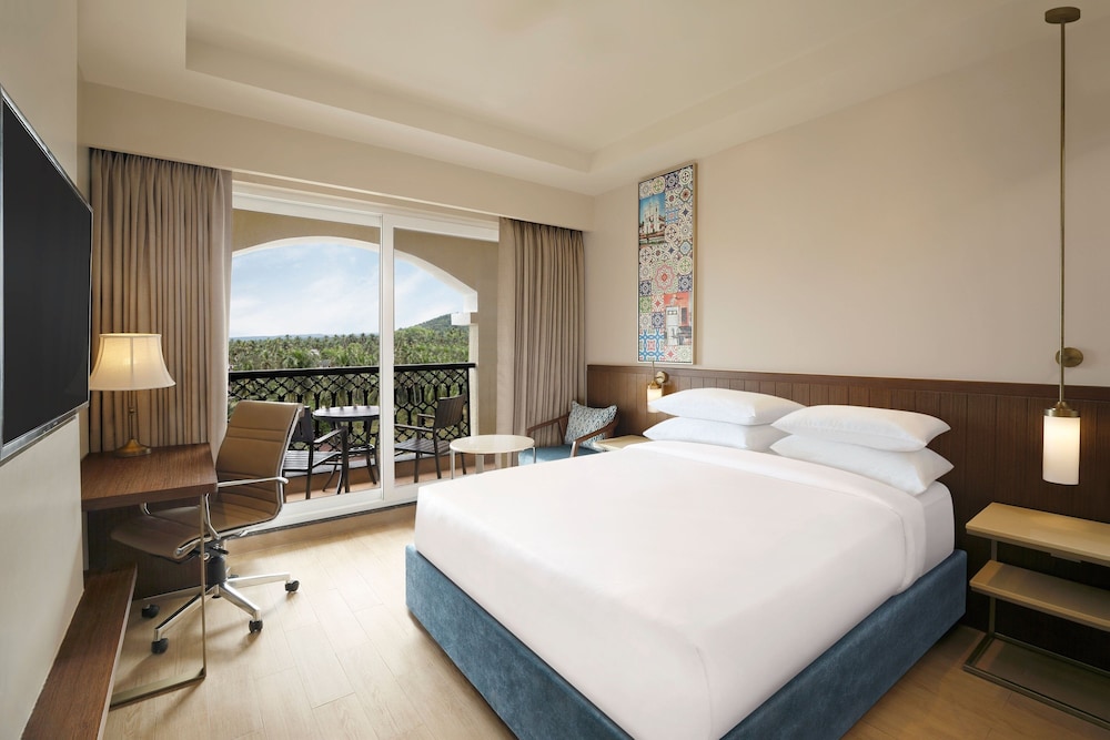 Suite, 1 Queen Bed, Balcony - Photo 1