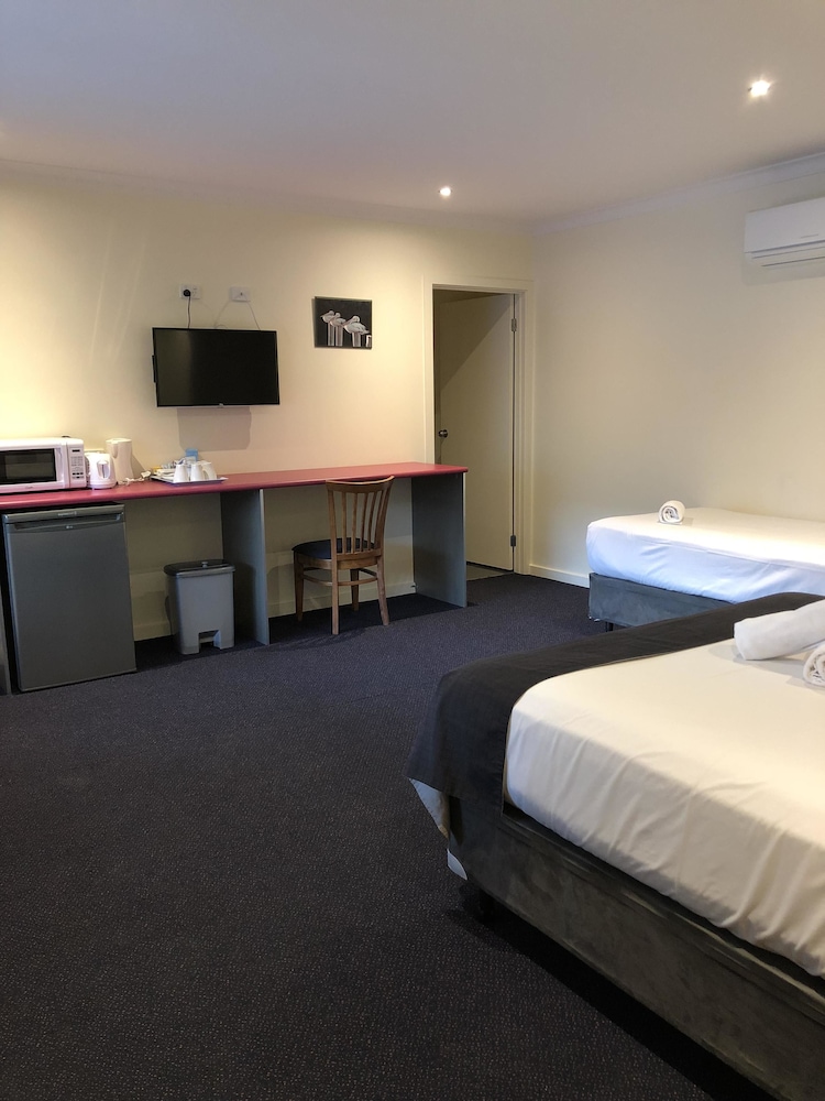 Deluxe Queen & Single Spa Room photo 2
