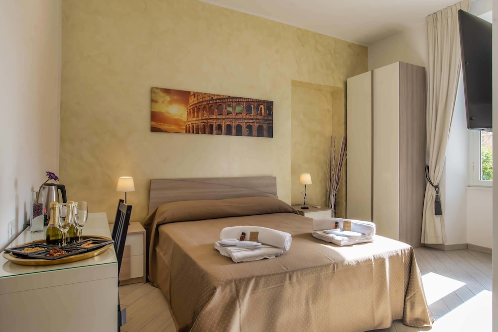 Comfort Room, 1 Queen Bed, Ensuite photo 1