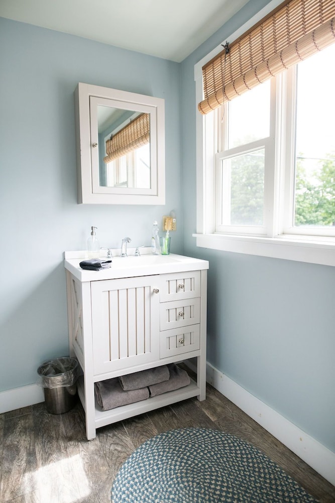 Owl's Nest- King Suite photo 3