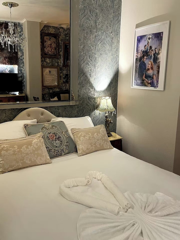 Basic Room, City View