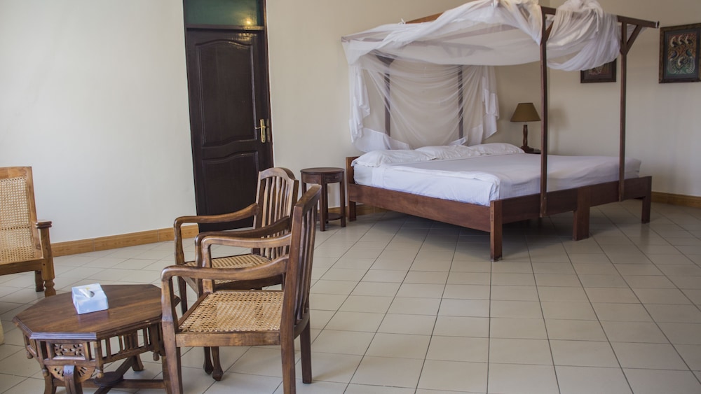 Luxury Suite, Partial Ocean View, Executive Level