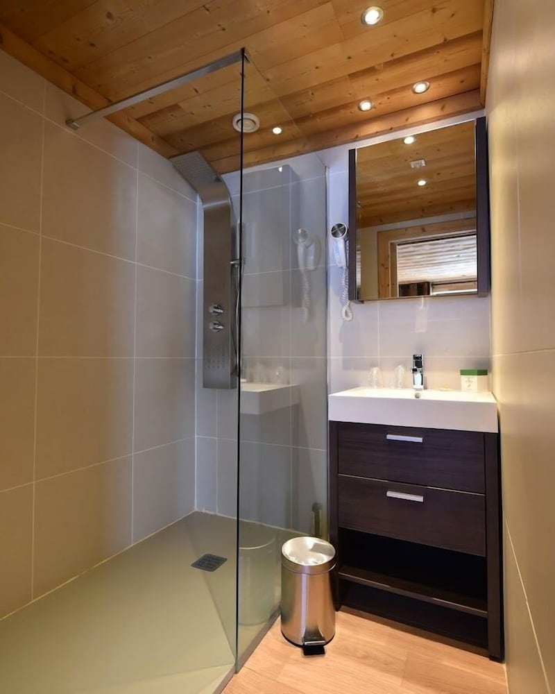 Duplex, 2 Bedrooms, Balcony, Mountainside photo 2