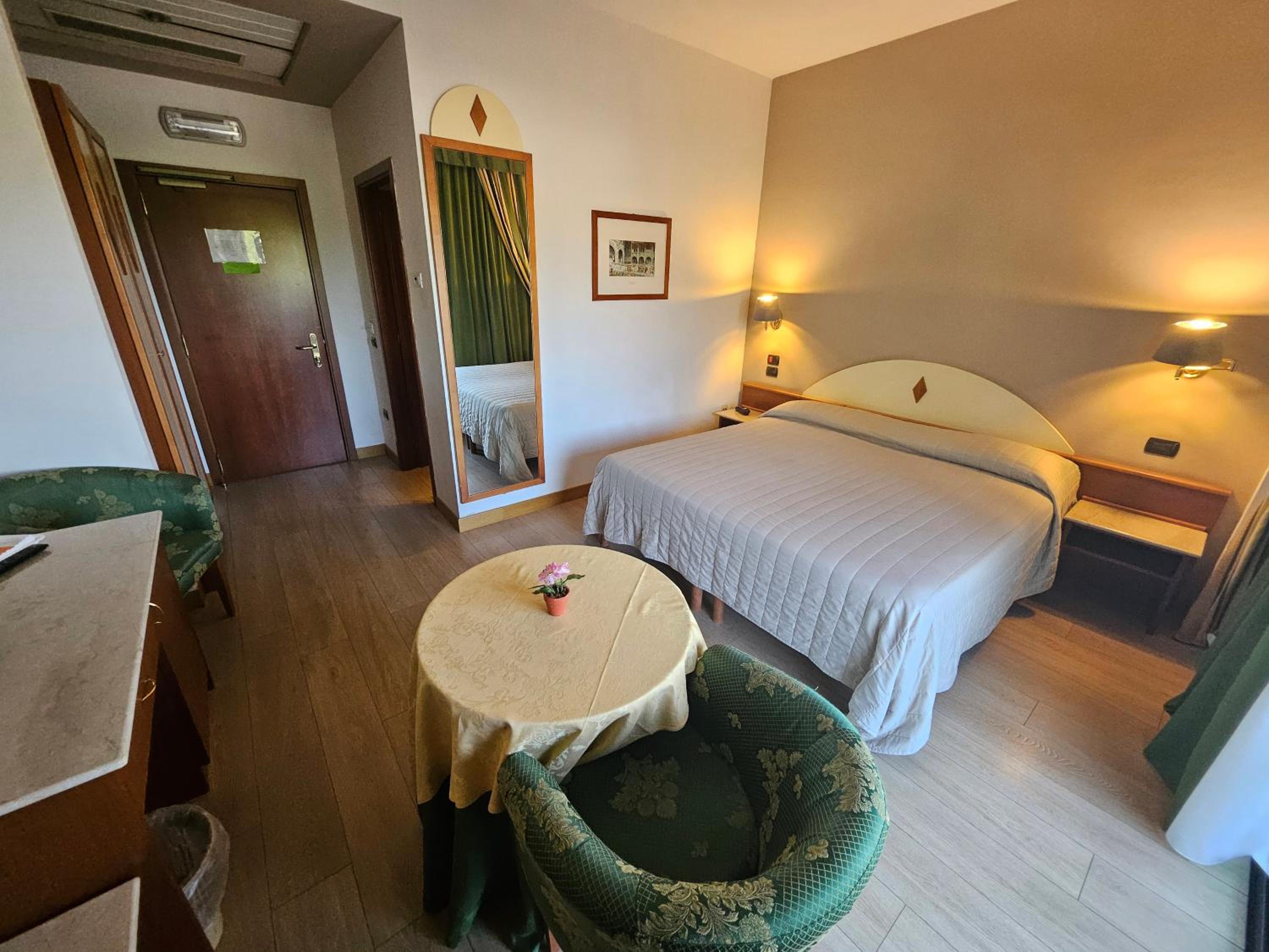Double or Twin Room photo 3