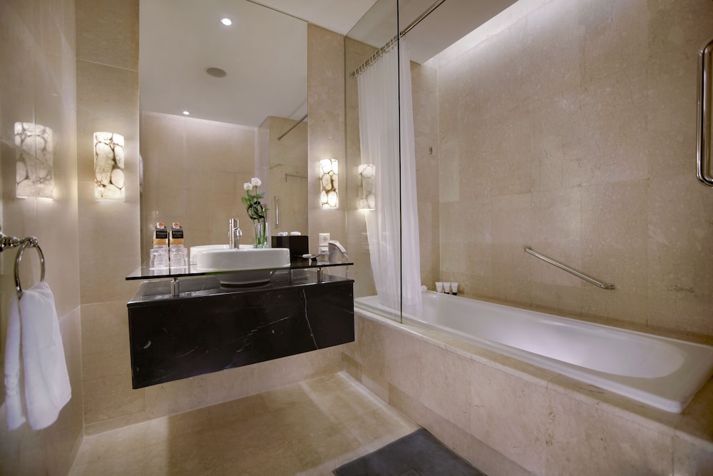 Executive Suite, 1 King Bed, Pool View (1 Bedroom Suite with Pool View)