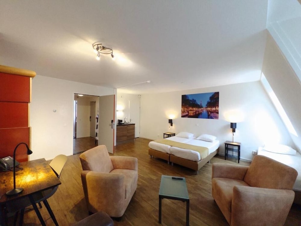 Family Room, Multiple Beds photo 2
