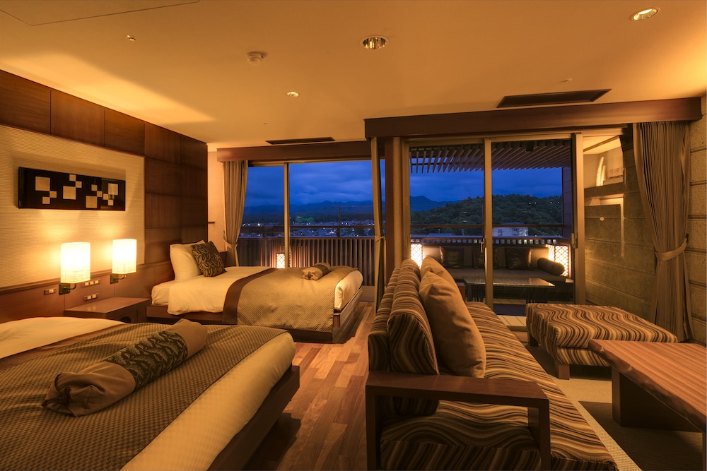 Suite, Separate Smoking Areas (Western Japanese-Style) photo 3