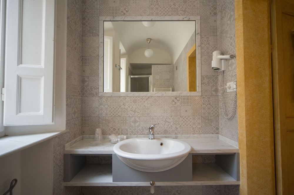 Classic Triple Room - Photo 5