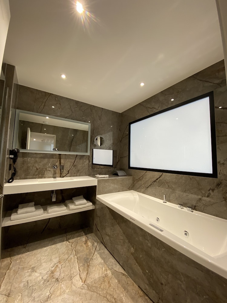Exclusive Suite, 1 King Bed, Terrace, Golf View - Photo 6