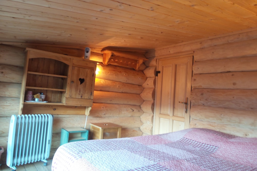 Cottage, Shared Bathroom, Private Dry Toilet