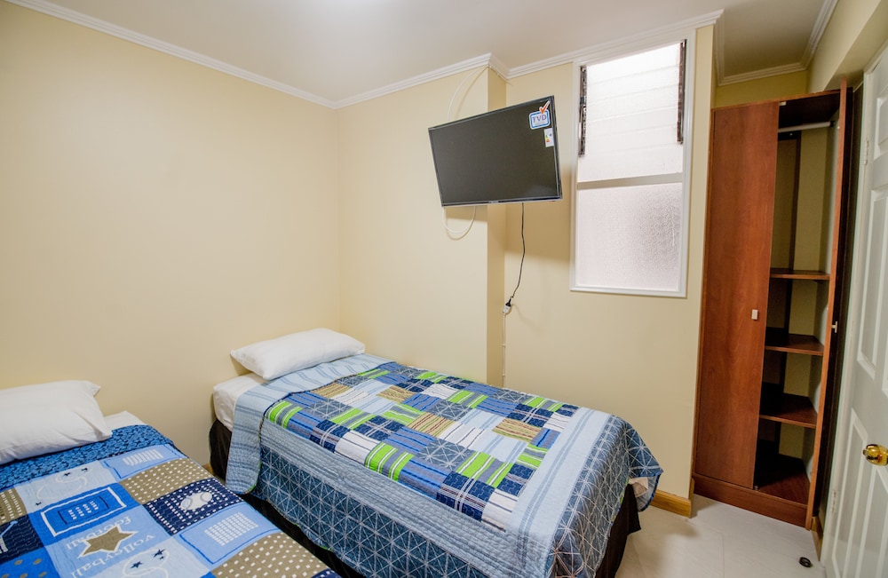 Standard Double Room, 2 Twin Beds, Shared Bathroom photo 2