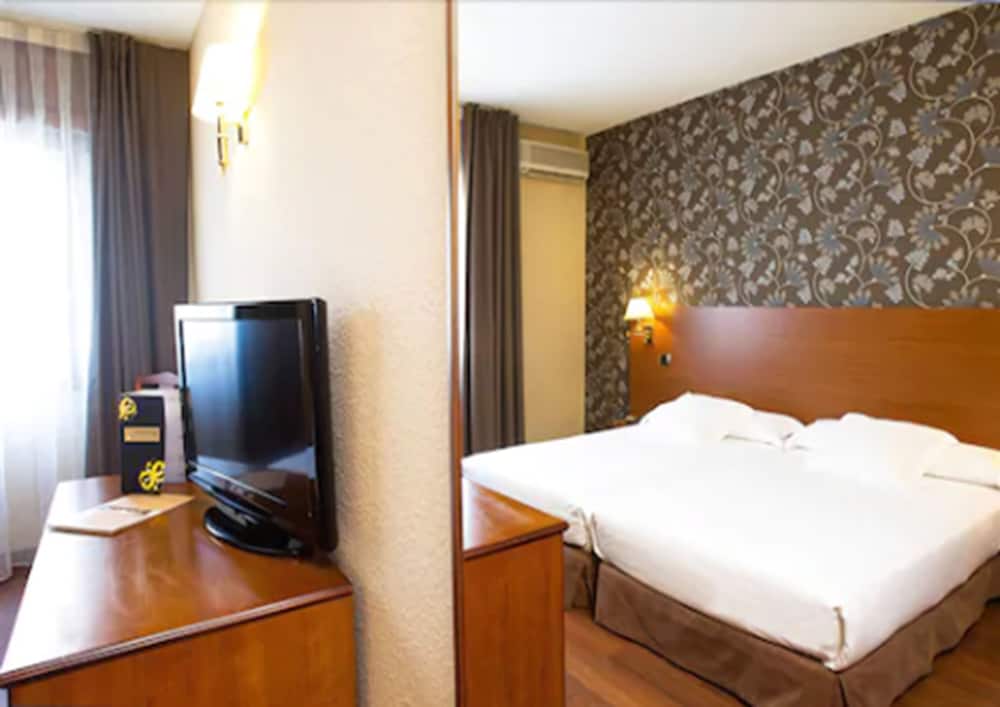 Double Room - Photo 2