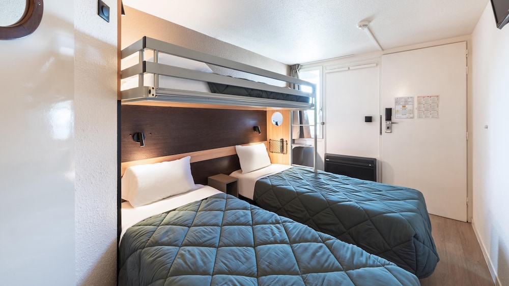 Standard Room, Multiple Beds - Photo 3