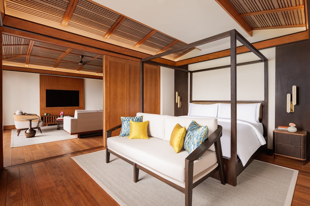 Premium Suite, 1 King Bed (Lagoon Access)