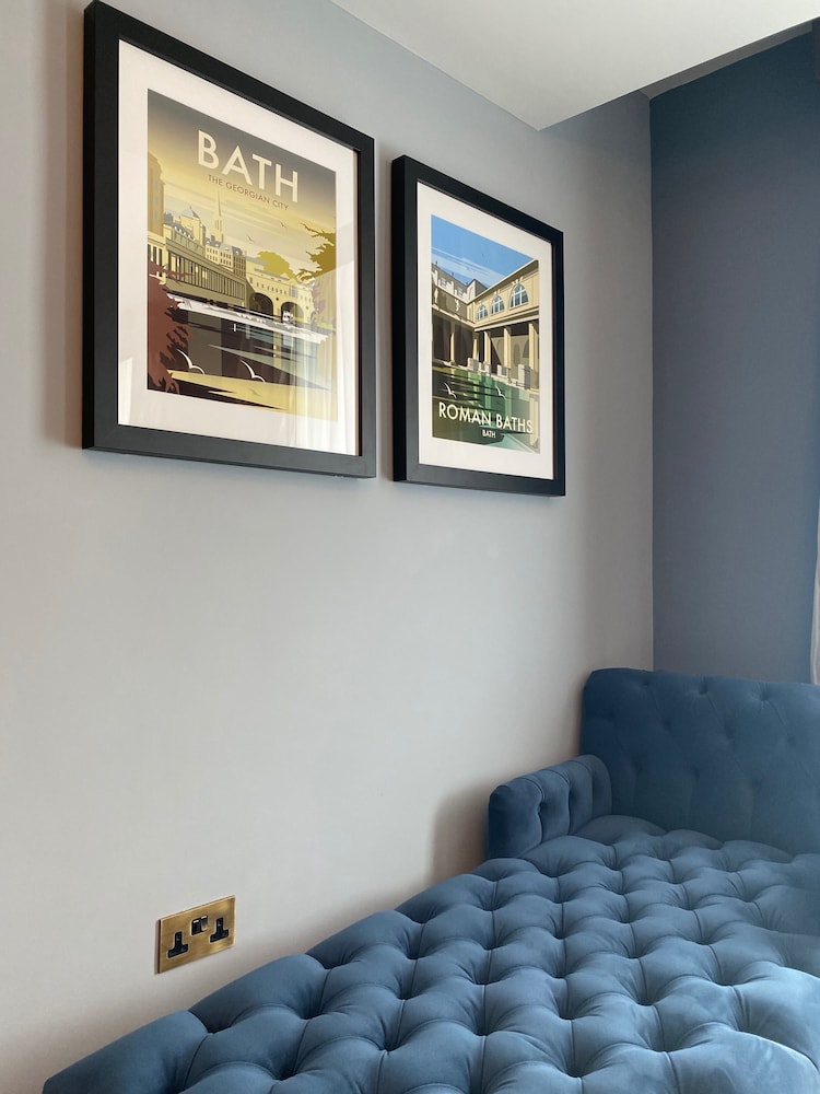 Premium Room, 1 King Bed (Underground Vaulted) photo 3