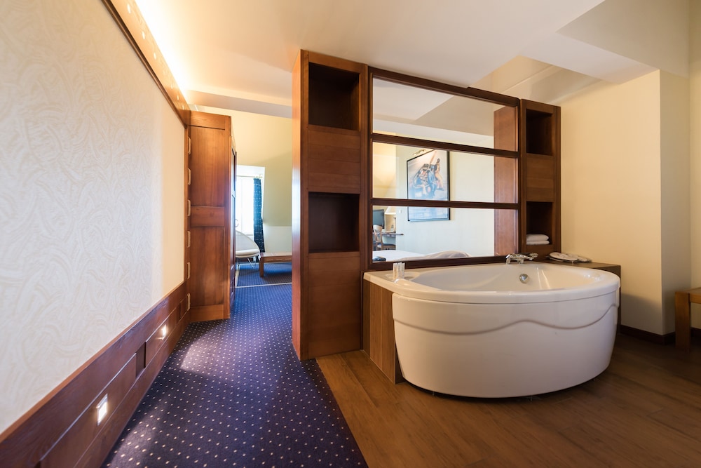Superior Double or Twin Room photo 3