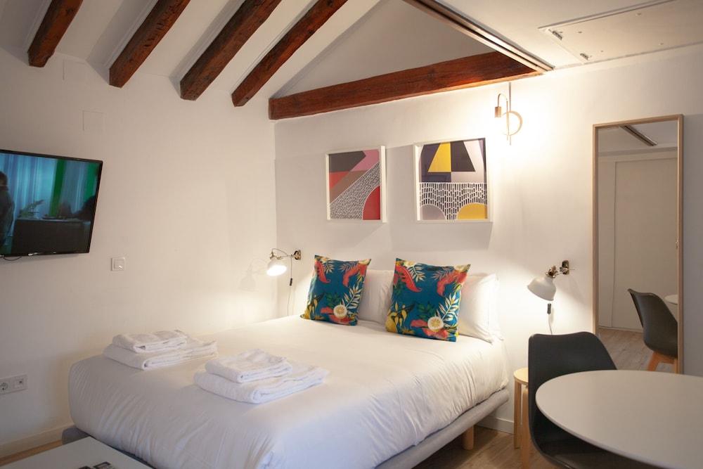 Standard Loft thumbnail 5
