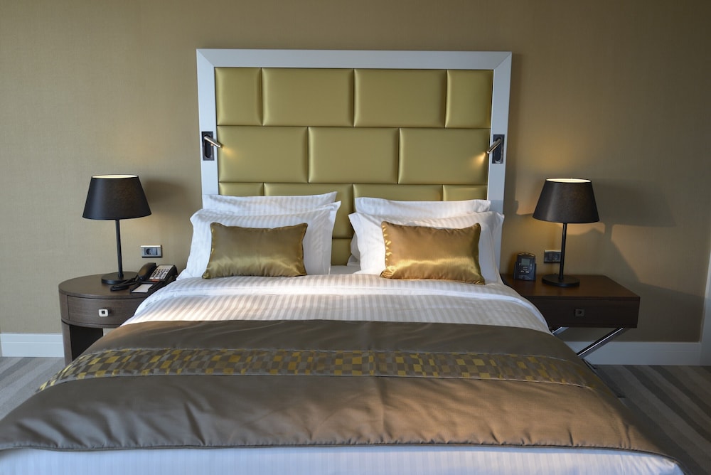 Suite, 1 King Bed, Smoking