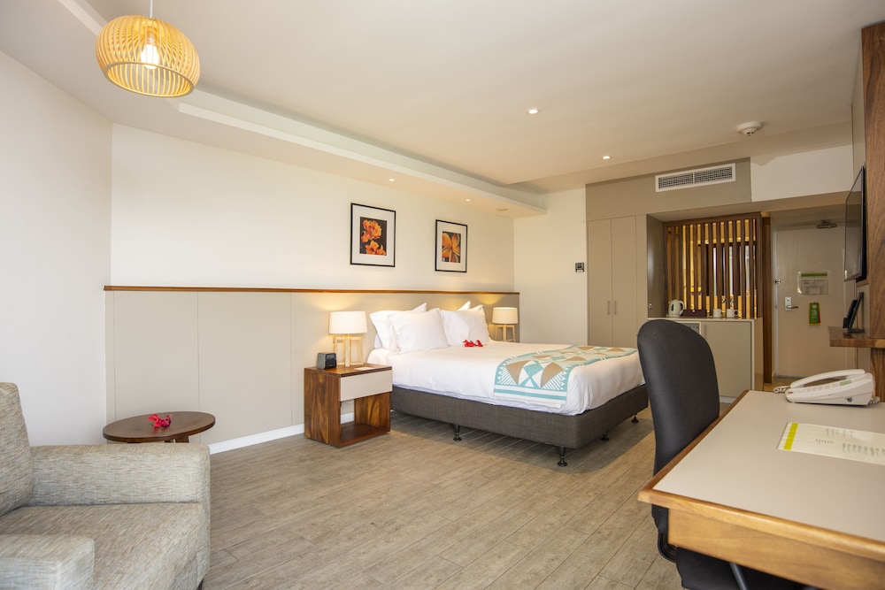 Premium Room, 1 King Bed, Balcony (Ocean Sunset View) - Photo 14