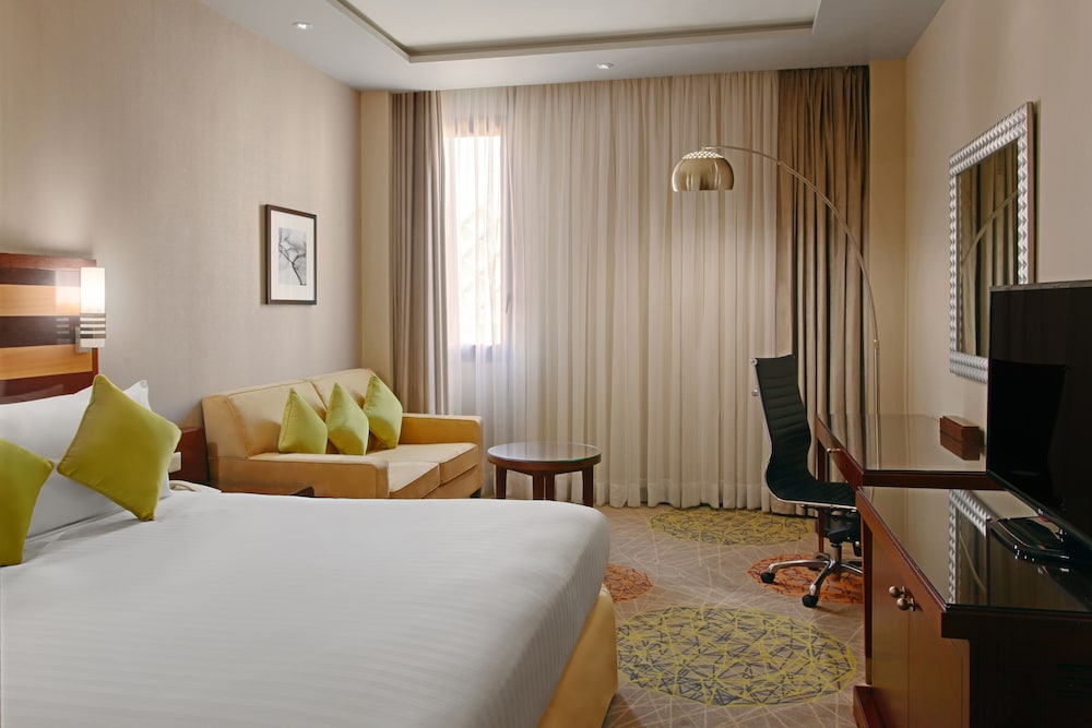 Standard Room, 1 King Bed, Non Smoking - Photo 3
