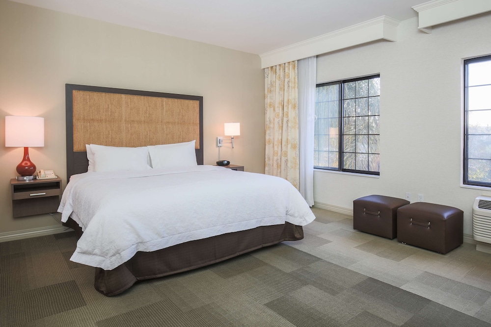 Room, 1 King Bed, Accessible, Bathtub (Mobility & Hearing) - Photo 2