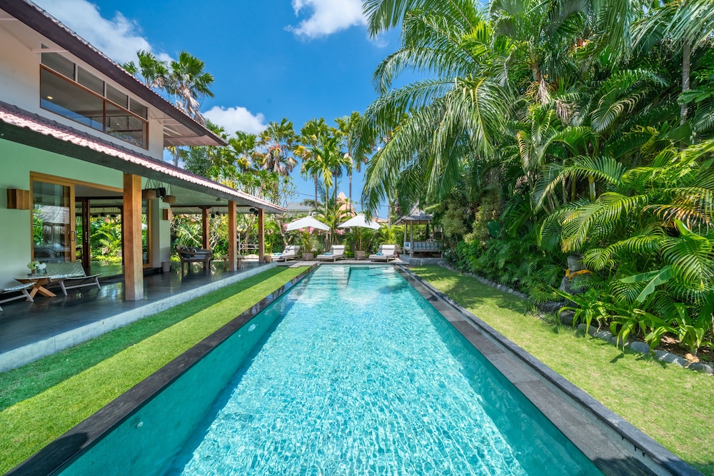 Family Villa, 4 Bedrooms, Pool View - Photo 2