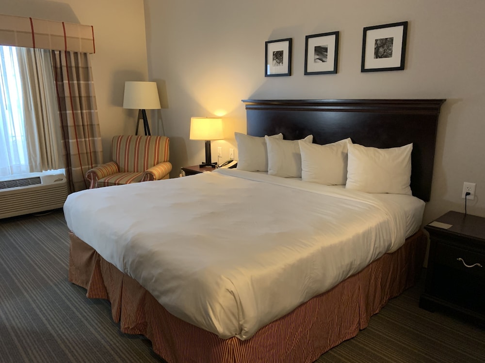 Suite, 1 Bedroom, Accessible, Non Smoking (Roll-in Shower) photo 2