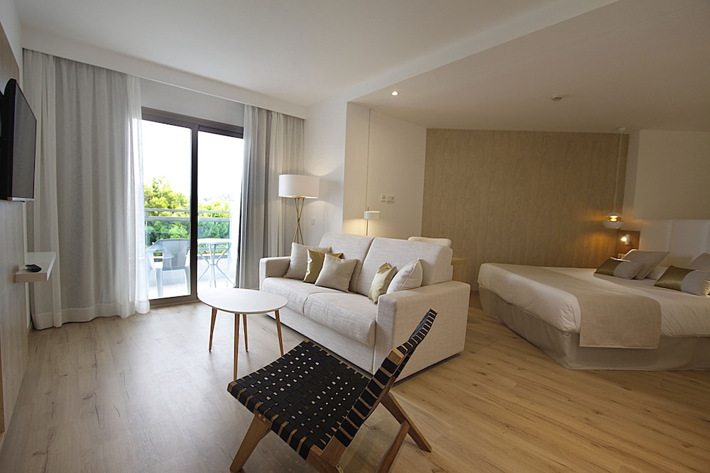 Standard Suite, 1 Bedroom photo 3