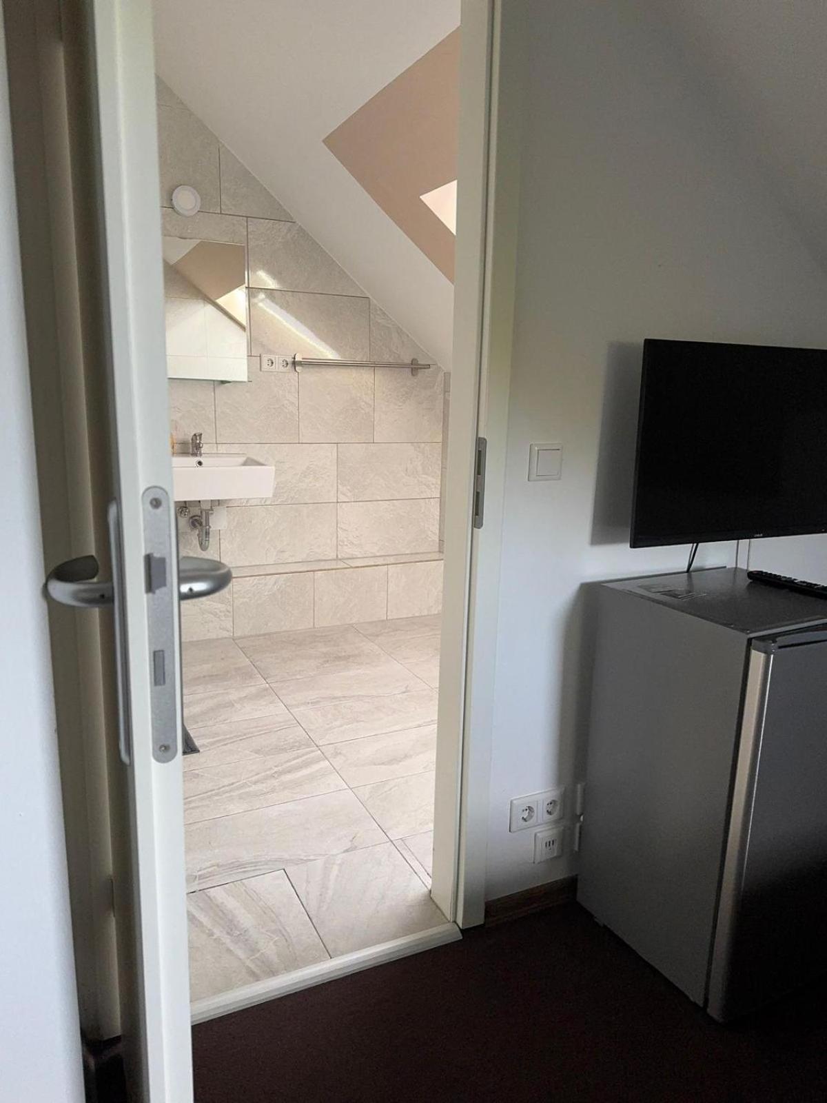 Quadruple Room with Private Bathroom photo 2