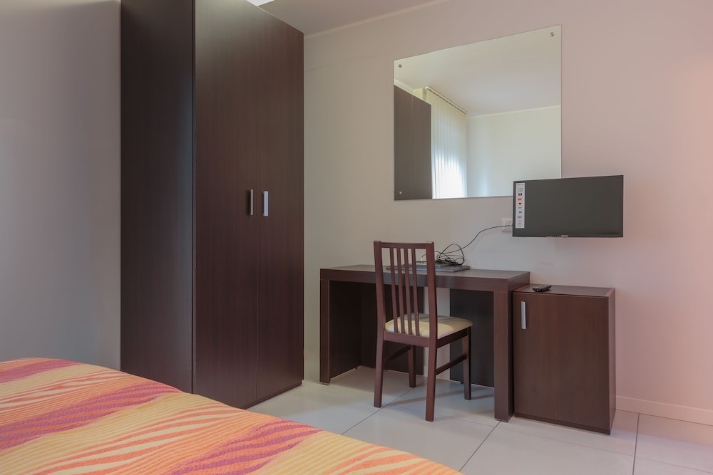 Comfort Double or Twin Room, Refrigerator photo 1
