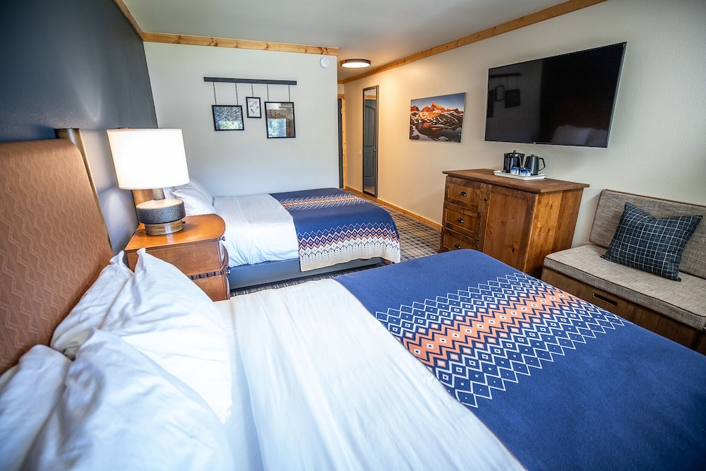 Deluxe Room, 2 Queen Beds - Photo 2