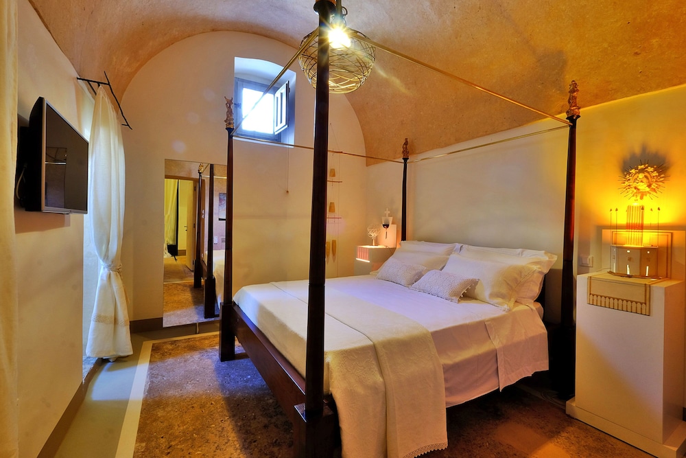 Deluxe Room, Ensuite photo 2