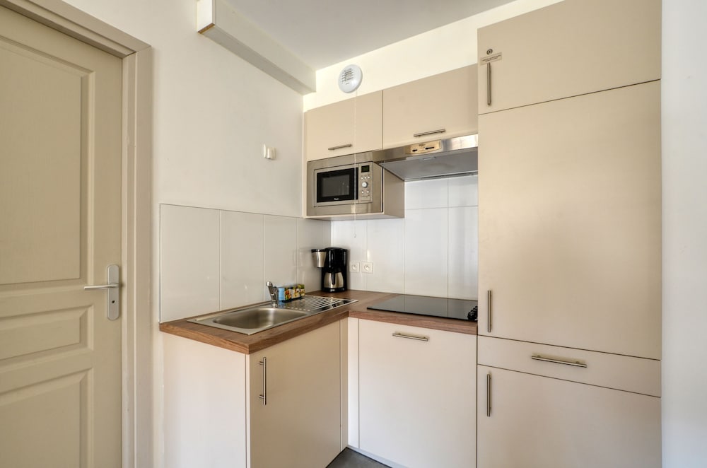 Standard Apartment, 3 Bedrooms, Terrace photo 3