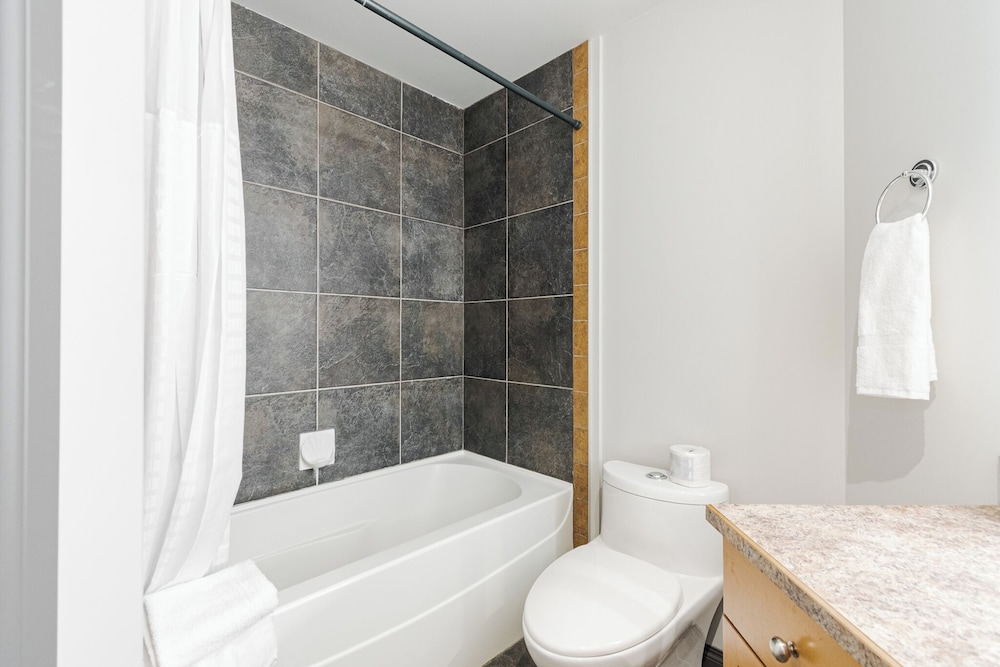 Suite, 2 Bedrooms, Kitchen photo 3