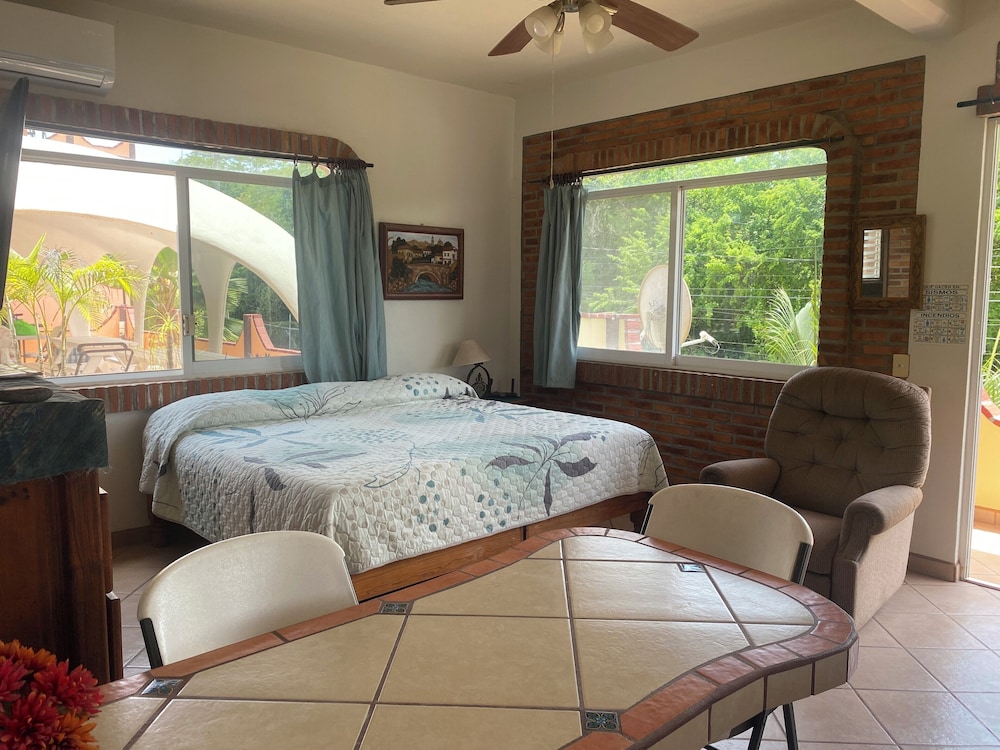 Coral Esmeralda - Studio Suite
