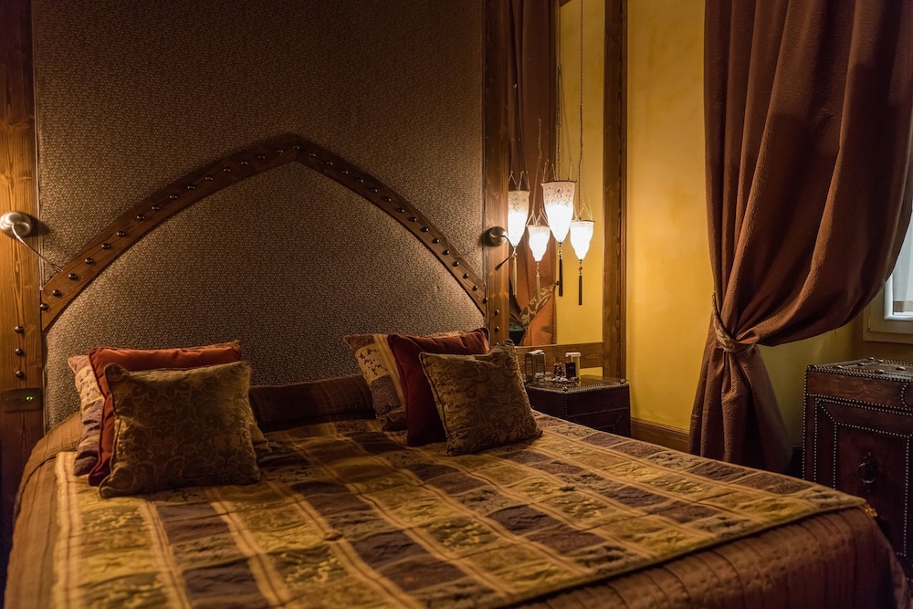 Double Room (Tuscan Floor)