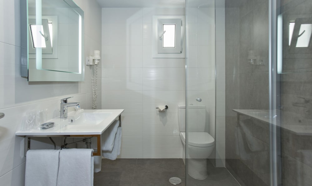 Standard Room - Photo 11