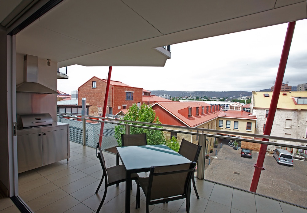 Two Bedroom Apartment - IXL Apartments photo 3