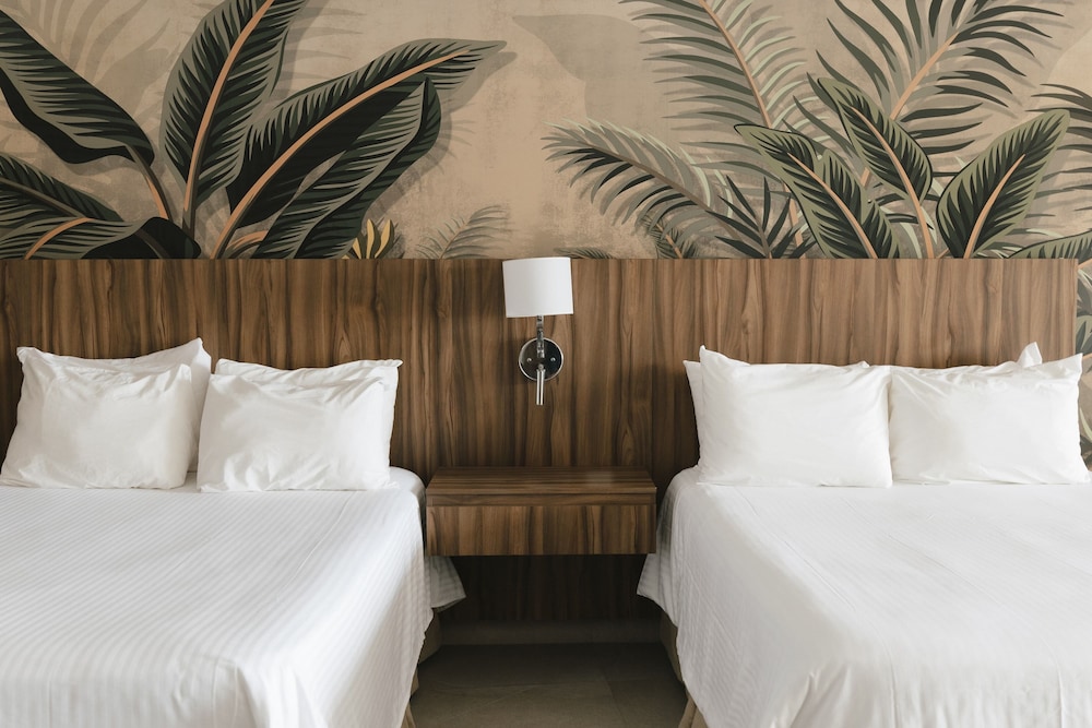 Deluxe Double Room, 2 Double Beds, Balcony, Beach View photo 1